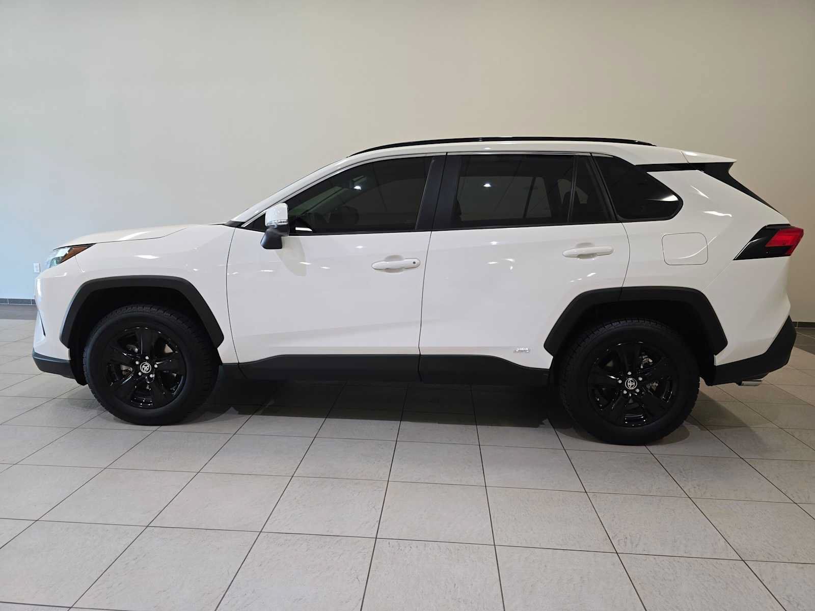 Used 2023 Toyota RAV4 XLE w/ Convenience Package AWD/4WD image 3