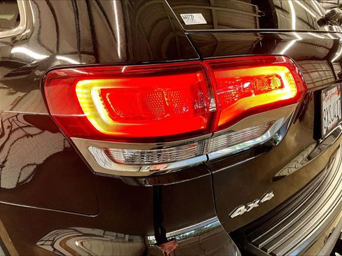 Used 2021 Jeep Grand Cherokee Laredo AWD/4WD image 32
