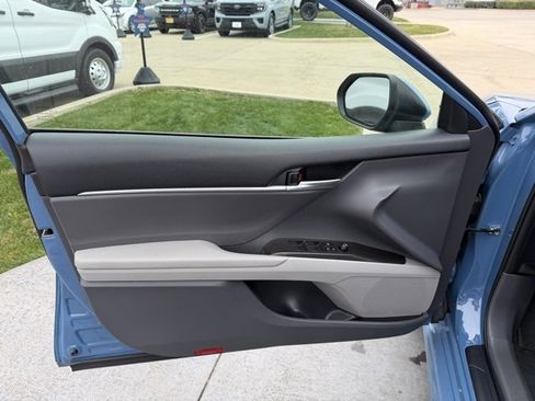 Used 2024 Toyota Camry SE image 8