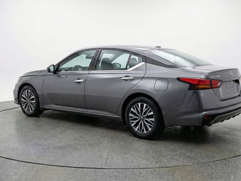 Used 2025 Nissan Altima 2.5 SV FWD image 6