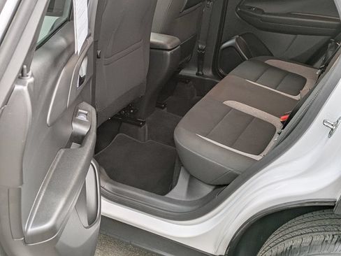 Used 2025 Chevrolet TrailBlazer LT AWD/4WD image 21