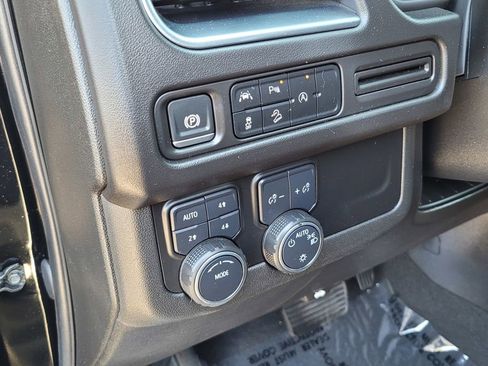 Used 2024 Chevrolet Tahoe Premier AWD/4WD image 18