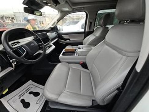 Used 2025 Ford Expedition Active AWD/4WD image 8