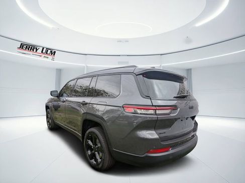 New 2025 Jeep Grand Cherokee L Limited w/ Black Appearance Package AWD/4WD image 5