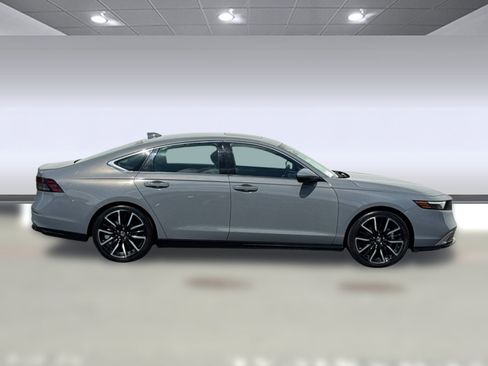 Used 2024 Honda Accord Touring image 8
