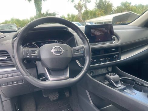 Used 2025 Nissan Rogue SV AWD/4WD image 13