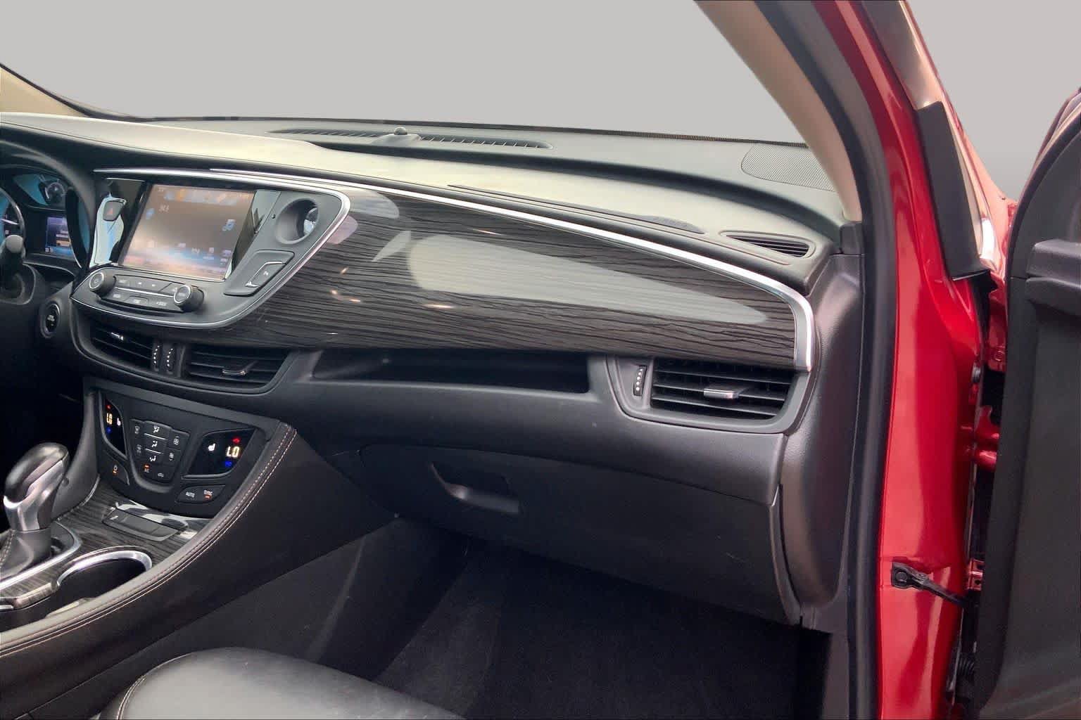 Used 2018 Buick Envision Essence FWD image 17