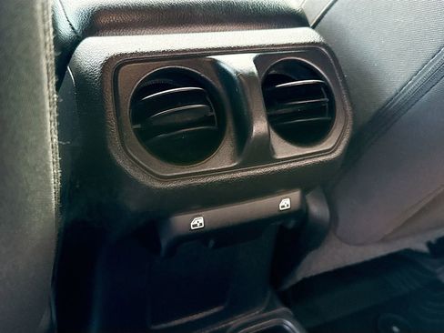 Used 2022 Jeep Wrangler Unlimited Sport AWD/4WD image 29