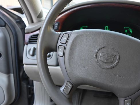 Used 2003 Cadillac De Ville w/ Comfort & Convenience Package image 53