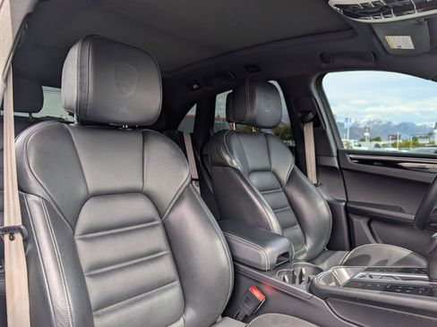 Used 2022 Porsche Macan S AWD/4WD image 30