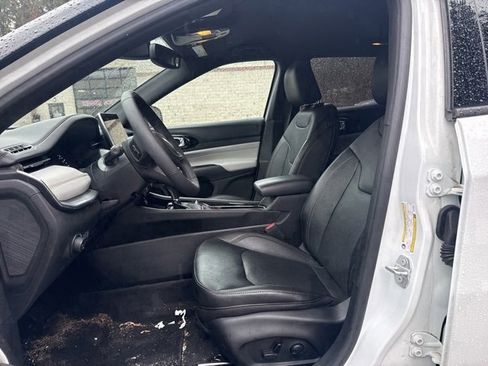 Used 2023 Jeep Compass Limited image 6