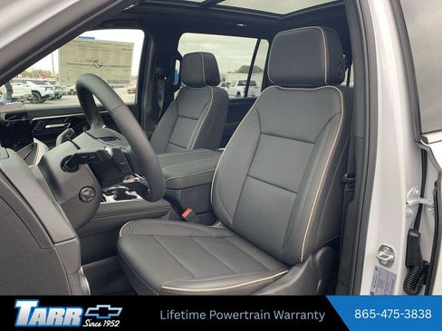 New 2026 Chevrolet Suburban Premier w/ Sun And Tow Package AWD/4WD image 13