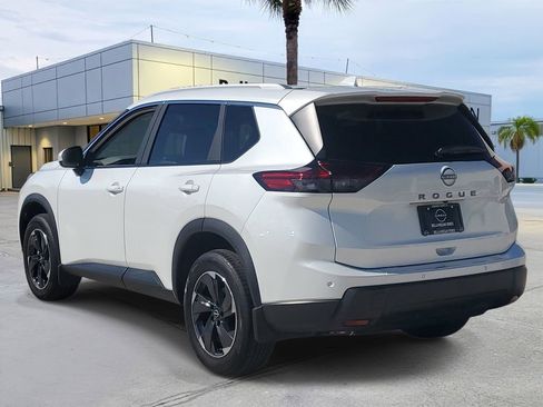Certified 2026 Nissan Rogue SV w/ SV Premium Package FWD image 5