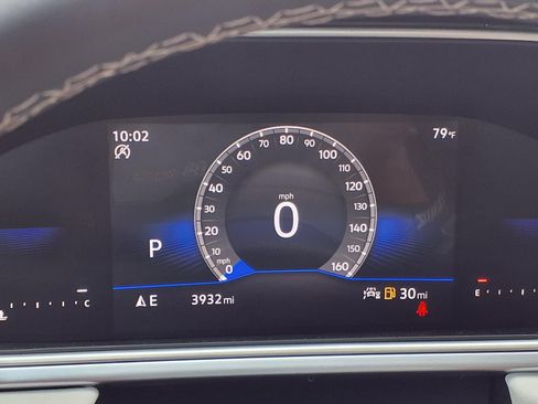 Certified 2025 Volkswagen Taos SE FWD image 24
