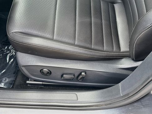 Used 2023 Volkswagen Jetta SE w/ Panoramic Sunroof Package FWD image 17
