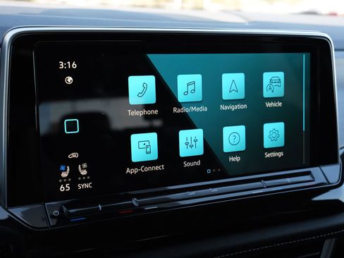 Used 2025 Volkswagen Atlas Cross Sport SE image 11