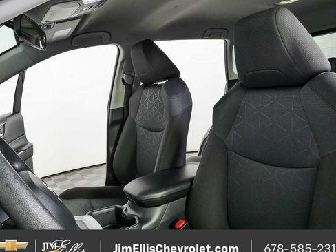 Used 2025 Toyota RAV4 XLE FWD image 5