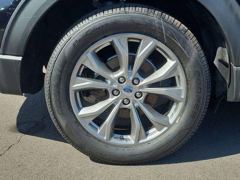 Certified 2023 Ford Explorer XLT w/ Equipment Group 202A AWD/4WD image 5