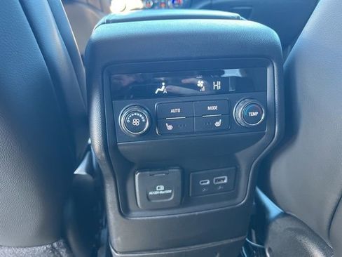 Used 2023 GMC Acadia SLT w/ Technology Package image 25