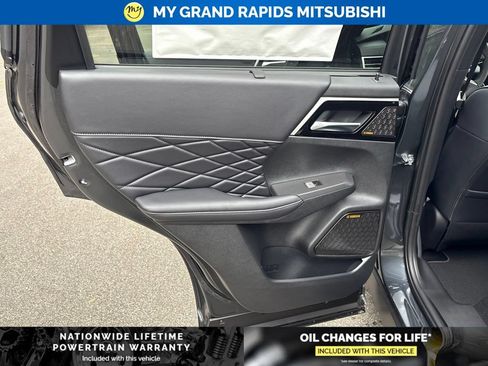 New 2026 Mitsubishi Outlander SEL Black Edition AWD/4WD image 11