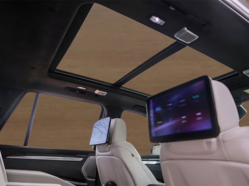 Certified 2025 Cadillac Escalade V w/ LPO, Floor Liner Package image 34