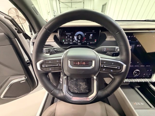 Certified 2026 GMC Acadia Elevation w/ Elevation Premium Package AWD/4WD image 8