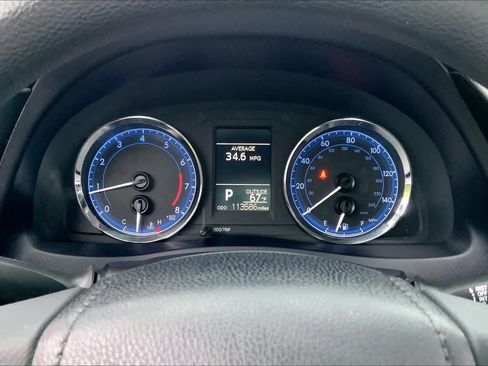 Used 2018 Toyota Corolla LE FWD image 26