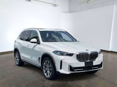 Used 2024 BMW X5 xDrive40i w/ Premium Package AWD/4WD image 3