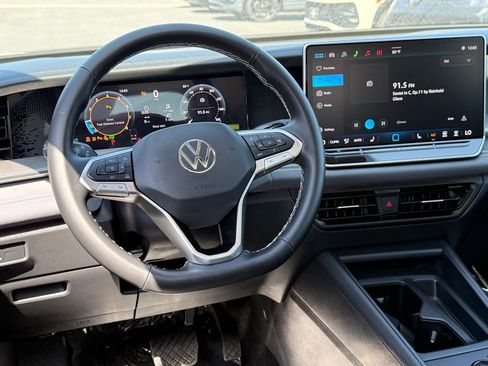 New 2026 Volkswagen Tiguan SE FWD image 25
