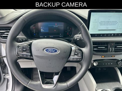 Used 2025 Ford Escape SE FWD image 12
