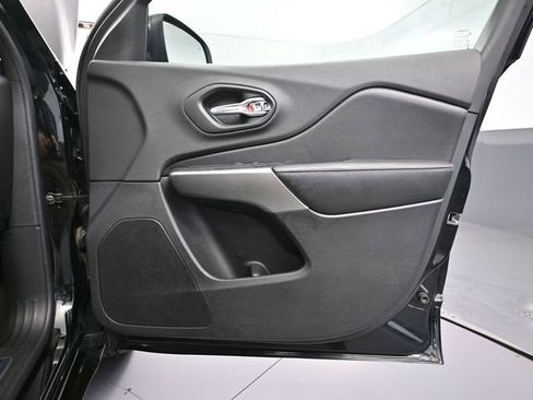 Used 2020 Jeep Cherokee High Altitude AWD/4WD image 39