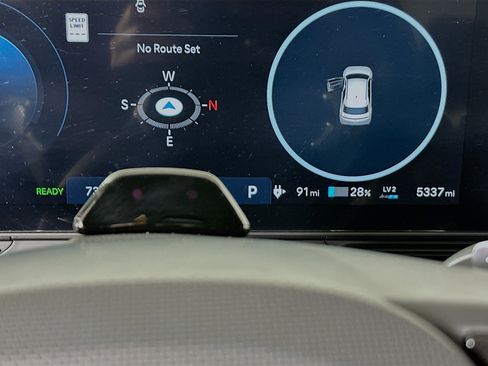 Used 2025 Hyundai Ioniq 5 SE image 19