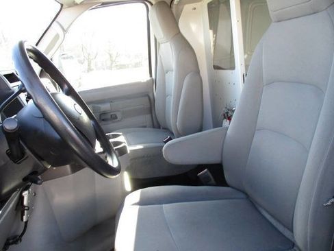 Used 2010 Ford E-350 and Econoline 350 Extended Super Duty image 16