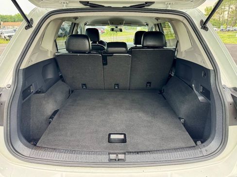 Used 2018 Volkswagen Tiguan SE AWD/4WD image 30