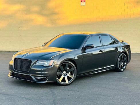 Used 2014 Chrysler 300 SRT8 w/ Harman/Kardon Audio Group RWD image 3