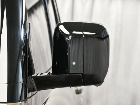 Used 2024 Land Rover Defender 130 X-Dynamic SE image 86