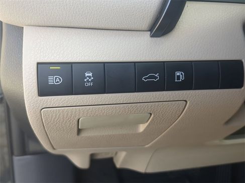 Used 2018 Toyota Camry XLE image 24