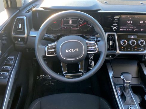Used 2023 Kia Sorento LX FWD image 6