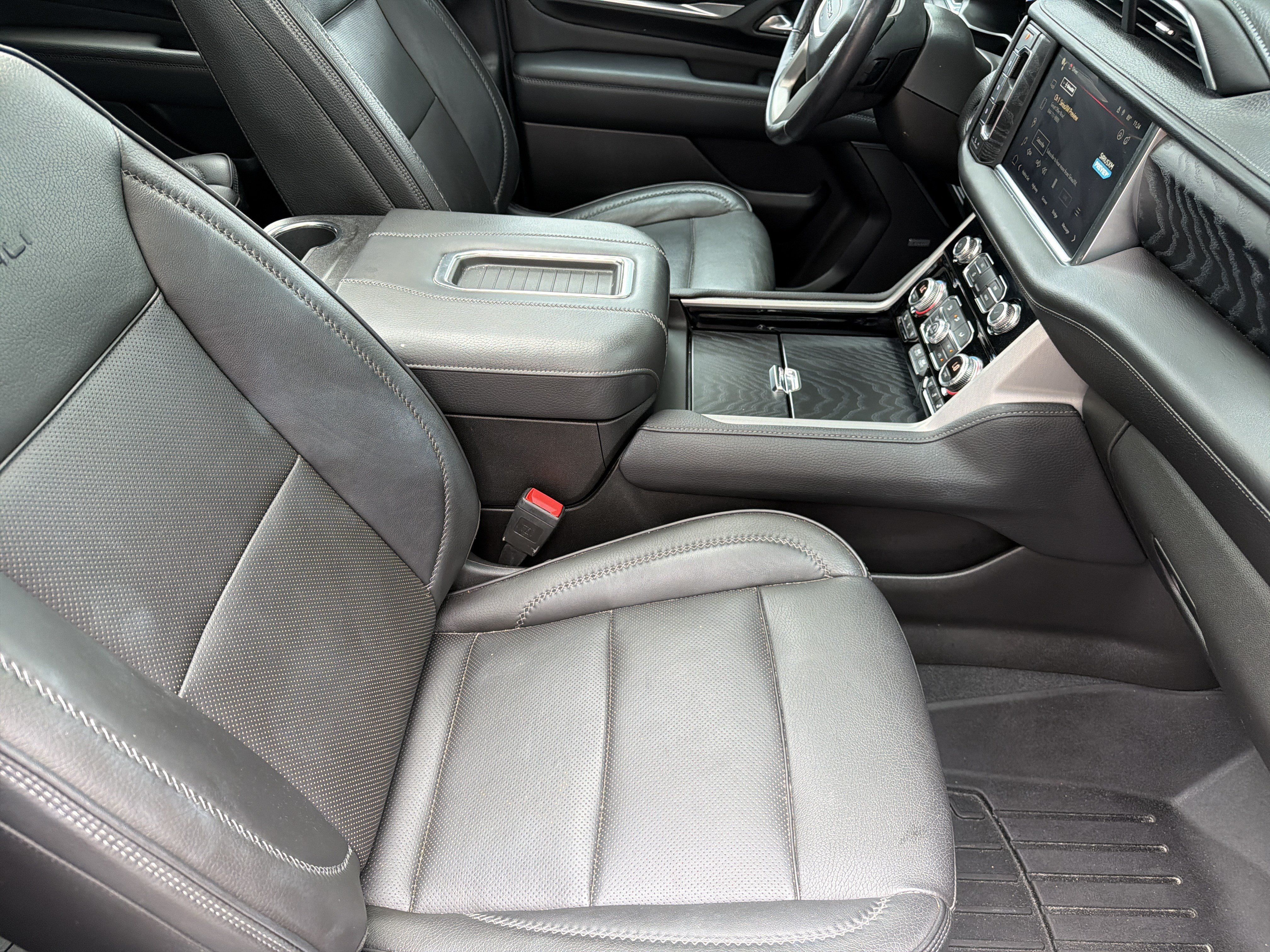 Used 2022 GMC Yukon Denali RWD image 44