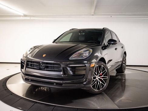 Used 2023 Porsche Macan S AWD/4WD image 1