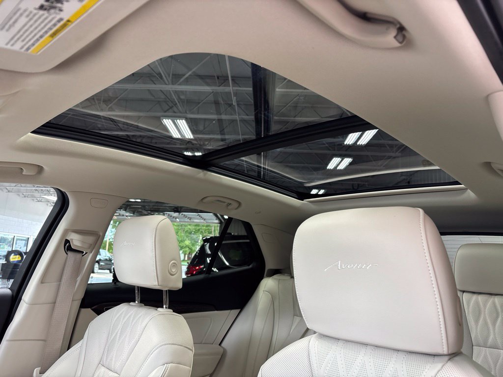 Used 2023 Buick Envision Avenir AWD/4WD image 12