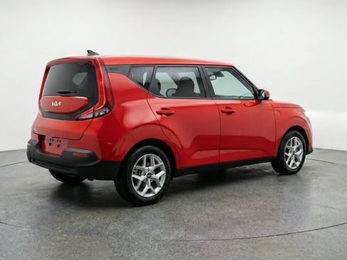 Used 2025 Kia Soul LX w/ LX Technology Package FWD image 9
