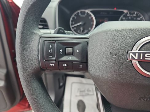 Used 2025 Nissan Rogue S FWD image 14