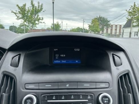 Used 2018 Ford Focus SE w/ Cold Weather Package FWD image 35