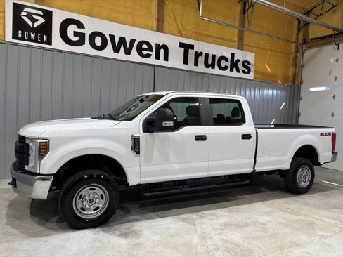 Used 2019 Ford F250 XL w/ Power Equipment Group image 4