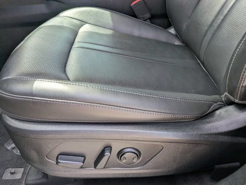 Certified 2025 Kia Sorento S FWD image 21