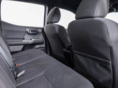 Used 2018 Toyota Tacoma TRD Off-Road w/ Technology Package image 20