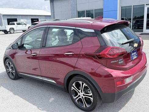 Used 2020 Chevrolet Bolt Premier w/ Infotainment Package FWD image 5
