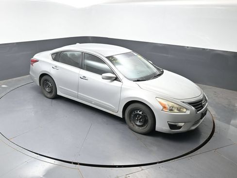 Used 2014 Nissan Altima 2.5 S w/ Display Audio Package FWD image 14
