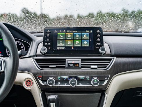 Used 2018 Honda Accord EX image 29